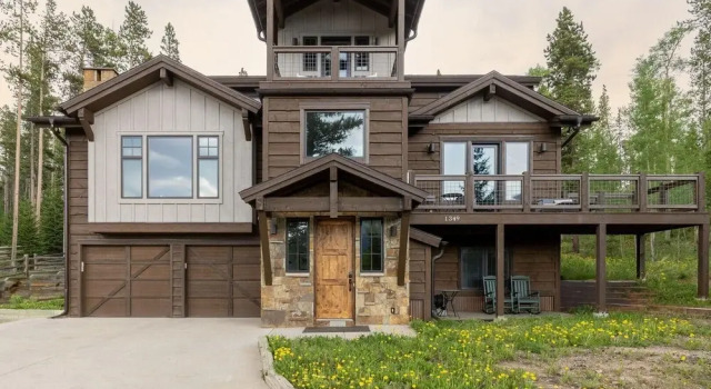 Dillon - Private Mountain Home w Hot Tub w Views & Shuffleboard!, Varaa Hotelli Breckenridge Vail Ski