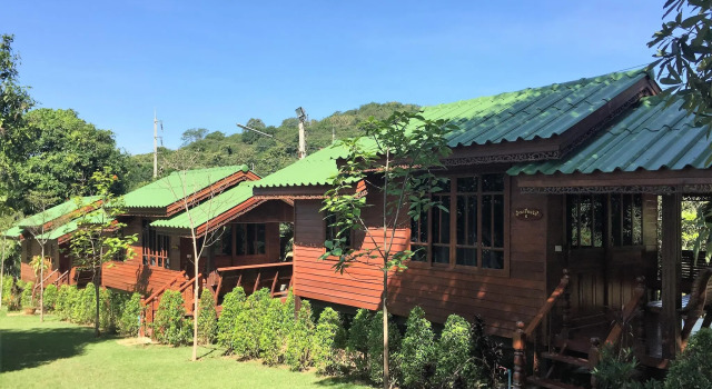 Вилла с красивым видом из окна Baan Ing Khao Resort