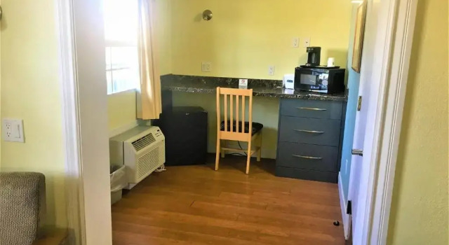 Econo Lodge Inn & Suites, Забронировать Отель Фэрфилд Область залива Сан-Франциско