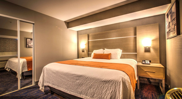 Двухместный люкс Best Western Plus Media Center Inn & Suites