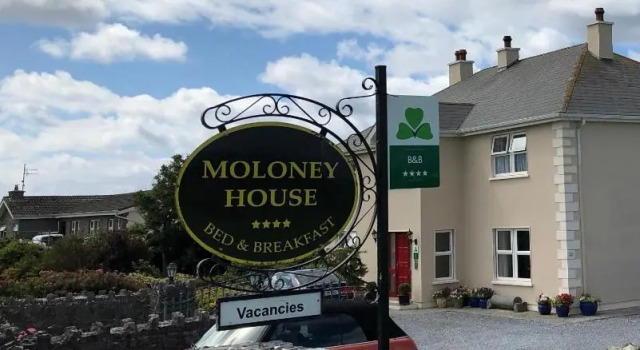 Doonmacfelim House, Book Hotel Hoteller i Clare med parkering, Parkering