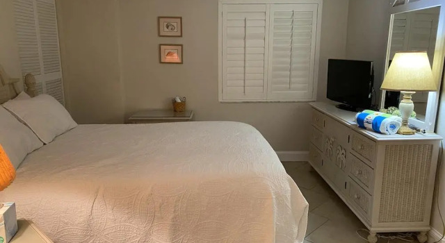 Tropical Suites at Sunglow Resort, Забронировать Курортный отель Дейтона-Бич Daytona Beach Area, рядом с Пресвитерианская церковь Westminster By The Sea