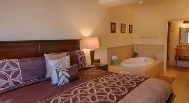 Courtyard Retreat, Rezerwuj Hotel Four Corners Floryda