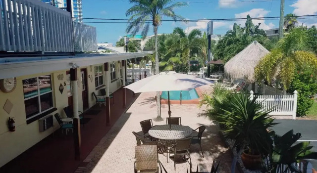 Апартаменты Silver Sands Motel
