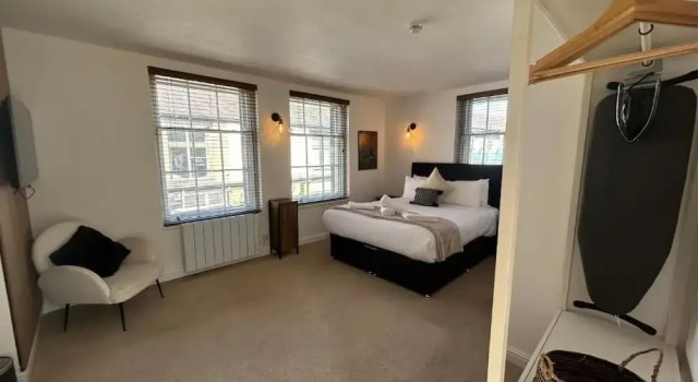 Апартаменты The Hideaway – 2-Bedroom Apartment with outdoor terrace & free parking