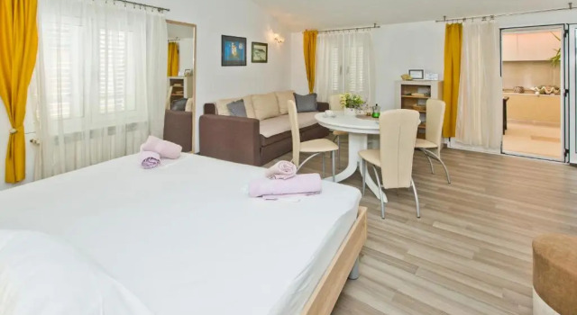 Студия с панорамным видом Apartments Jure