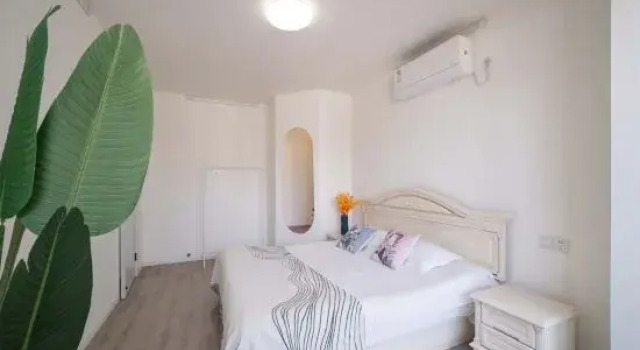 Люкс Дуплекс с 5 комнатами с балконом Book&Bed(Yuyuan Branch)