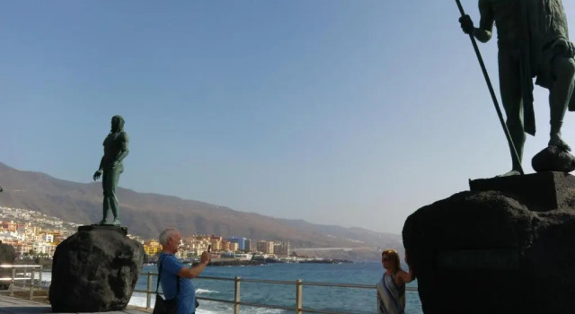Апартаменты THE HAPPINESS PENTHOUSE 100m Beach & Sunset View - Welcoming Cava included - Dream Holidays at Tenerife!