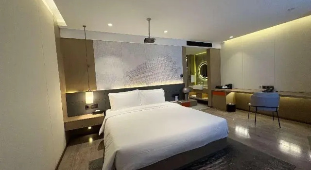 Двухместный номер Luxury Novotel Xian The Bell Tower-Walking Bell Tower and Musilim Street