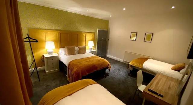 Коттедж Captivating 4-Bed Hot Tub House in Blackpool