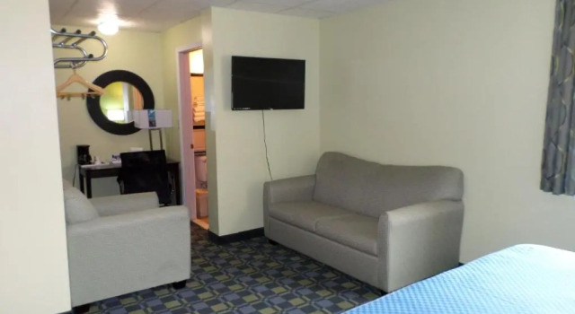Двухместный люкс Travelodge by Wyndham Cleveland Lakewood