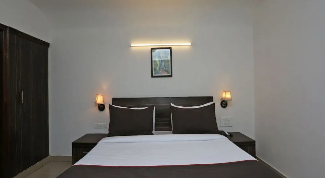 Collection O 30106 Valley Plaza, Varaa Hotelli Dehradun Uttarakhand