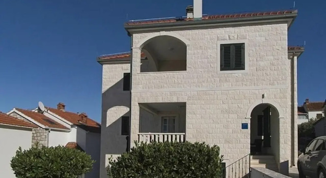 Aleks - 80m From the sea - A2, Rezerwuj Hotel Hotele w Split-Dalmatia County z parkingiem, Parking