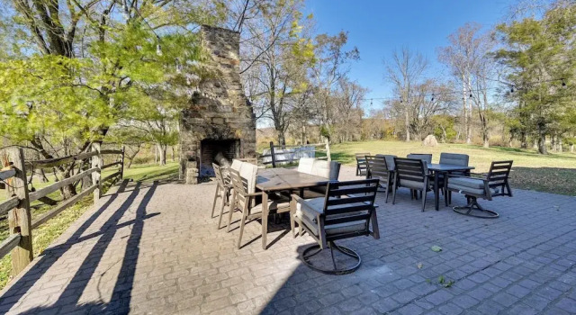 Коттедж Walk to Golf Course: Spacious Rough River Retreat!
