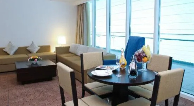 Двухместный полулюкс Dubai International Hotel