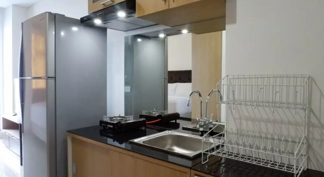 Serene Exclusive Modern Studio Apartment At Grand Sungkono Lagoon, Book Apartment Hotels in East Java with a Pool, Swimming Pool