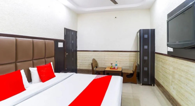 Oyo 46437 Malik Regency, Забронировать Отель Амбала штат Харьяна