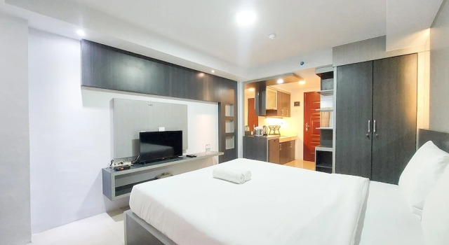 Homey And Warm Studio Apartment At Mansyur Residence, Book Apartment Medan Sumatra