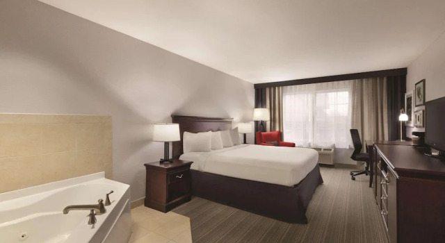 Двухместный люкс Garner Hotel Madison - Huntsville Airport by IHG