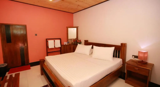 Двухместный номер Deluxe с балконом Eco Hotel Black & White - Anuradhapura