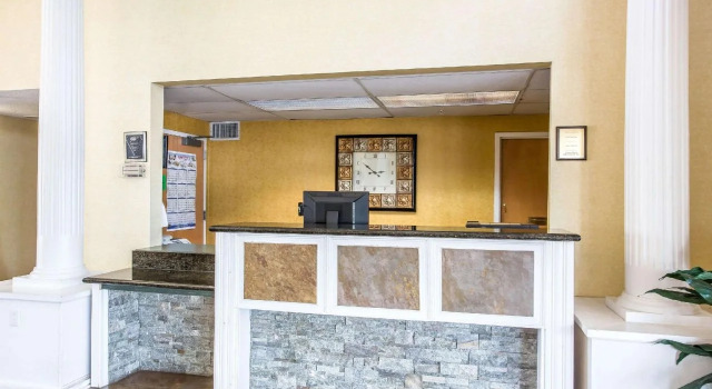 Rodeway Inn Chattanooga, Забронировать Отель Чаттануга Теннесси, рядом с Кладбище конфедератов Silverdale