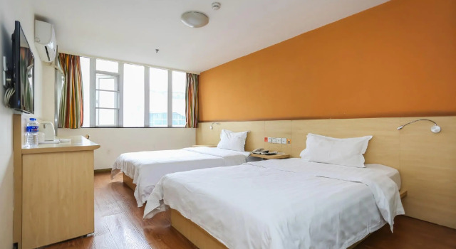 7 Days Inn Chengdu North Railway Train Station Square Branch, Забронировать Отель Недорогие отели Чэнду, рядом с Станция метро Chengdu North Railway Station, недорого