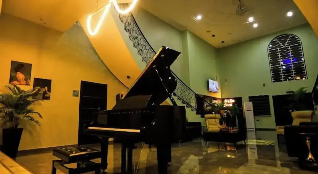 ED and DRE LUXURIA, Boek Hotel 3-sterren hotels in Ibadan, 3*