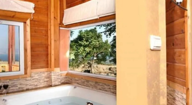 Mul Kinneret Livnim Suites
