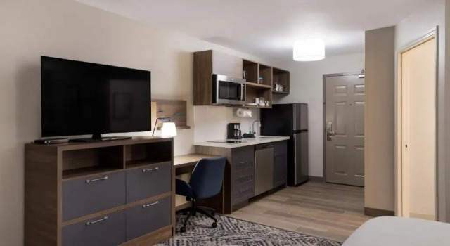 Люкс Standard Candlewood Suites Lafayette - River Ranch by IHG