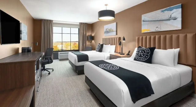 Четырёхместный номер Standard с видом на реку Riverbend Hotel and Suites, Trademark Collection by Wyndham