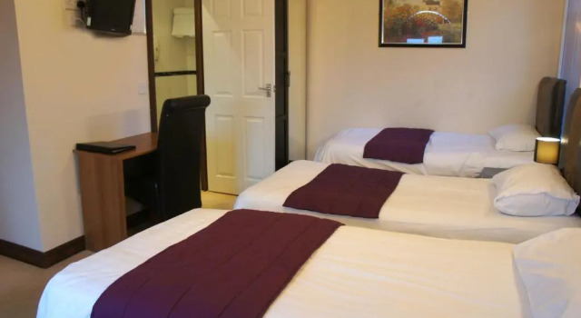 Четырёхместный номер Standard York House Hotel
