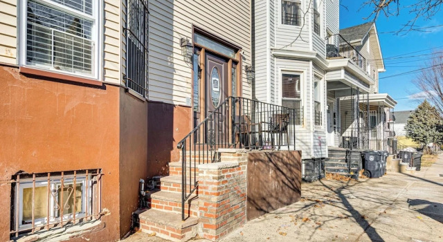 1 Mi to Downtown Newark: Urban Escape!