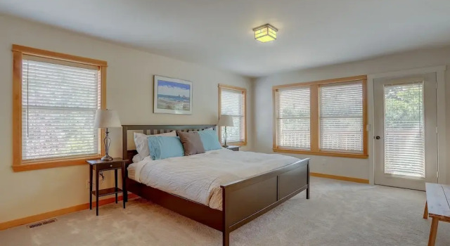 Коттедж Hutson's Bridgeview **30 Day Minimum** 4 Bedroom Home by RedAwning