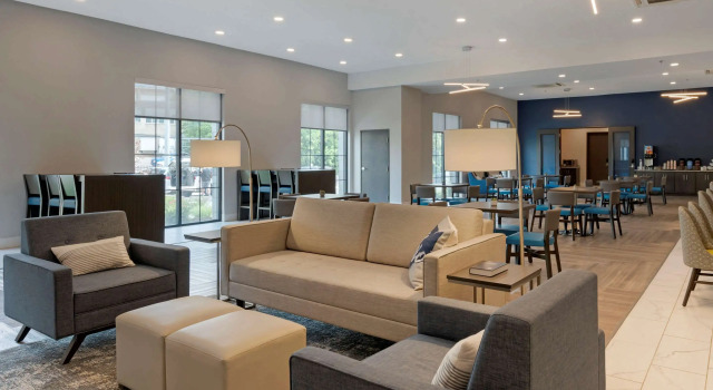 Comfort Suites Cincinnati University - Downtown, Забронировать Отель Отели Цинциннати с бассейном, рядом с UCmedicalCenter, Бассейн