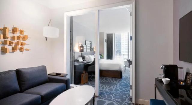 Двухместный Accessible люкс Vista LondonHouse Chicago, Curio Collection by Hilton