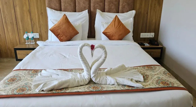 Bamboo Saa Mulberry Resort Pushkar, Забронировать Курортный отель Отели штата Раджастхана с парковкой, Парковка