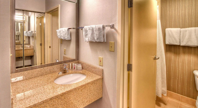 Двухместный номер Standard Courtyard by Marriott Burlington