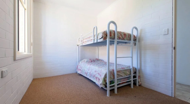 Little Hut, Unit 3, 20 Kurrawa Close, Забронировать Отель Нельсон-Бей Port Stephens, рядом с Клуб Wests Nelson Bay