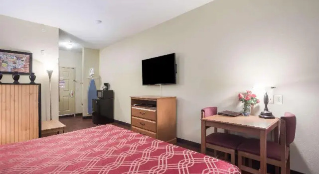 Люкс Econo Lodge Inn & Suites Rockmart