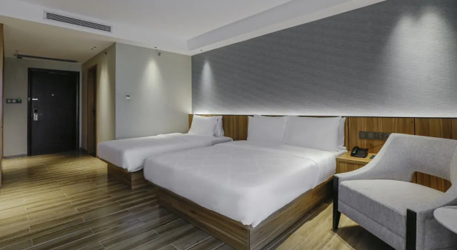 Семейный номер Deluxe с балконом Hotel Casiana & Events Center Tagaytay