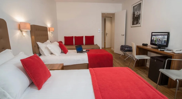 Трёхместный номер Superior Hotel De France
