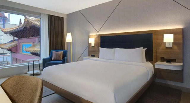 Номер Standard с видом на город Hampton Inn by Hilton Montreal Downtown
