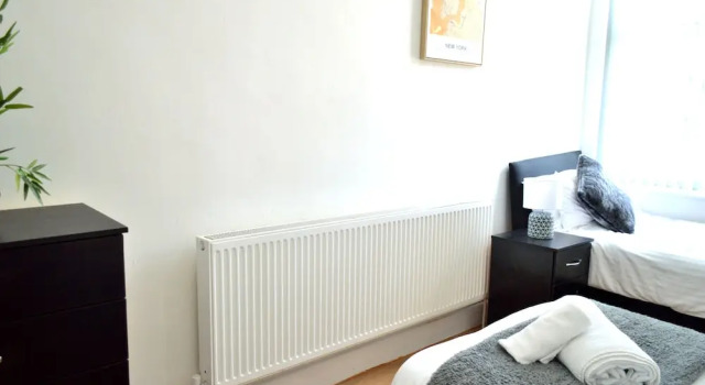 Beautiful Two-bed Apartment With Driveway Parking