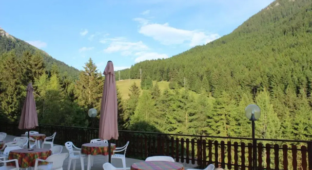 Семейный номер Standard с балконом и с видом на горы Hotel Des Alpes
