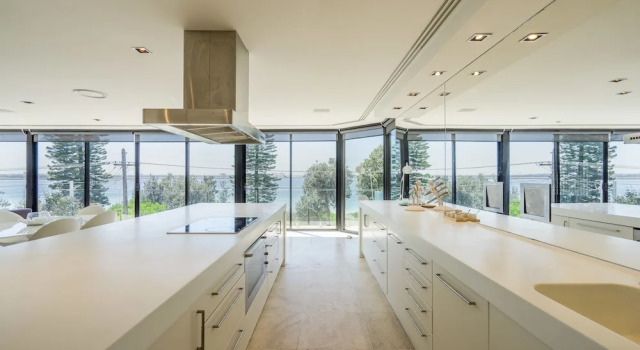 Luxurious Resort Living House, Забронировать Курортный отель Отели Пляжа Леди Робинсос с бассейном, Бассейн