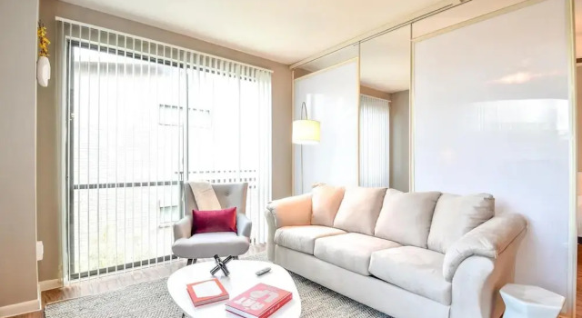 Plano Beautiful Studio Apartment