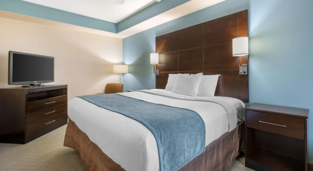 Четырёхместный люкс с 2 комнатами Best Western Plus Midland Suites