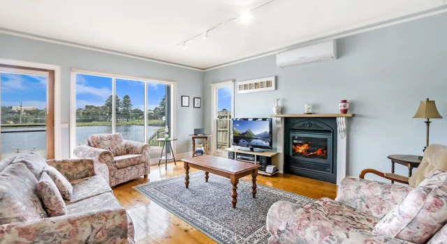 River Charm Apartment
