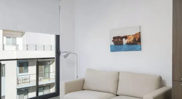 Cosy & Modern 1 BR APT - 2 mins from sea
