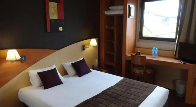 Четырёхместный номер Standard Brit Hotel Saint-Nazaire Centre